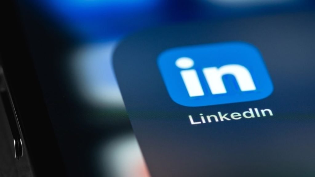 LinkedIn, TikTok Tarzında Kısa Videoları Platformuna Ekliyor!